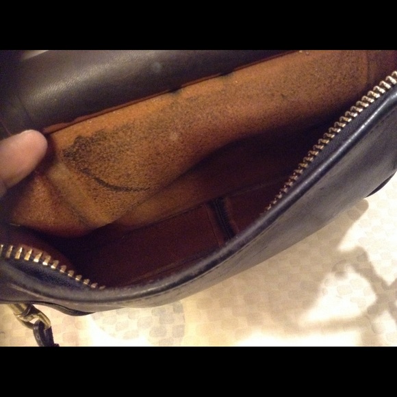 ❌❌SOLD SOLD❌❌Black Vintage Coach Crossbody - Picture 6 of 8